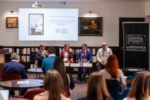 11_kozossegi-media_hasznalat_es_biztonsag_konyvbemutato_2026-2