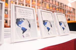 1_atalakulo_vilagrend_konyvbemutato_2024-2