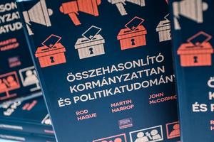 1_de_mit_adott_nekunk_a_politikatudomanyi_oktatas_konyvbemutato_2022-2