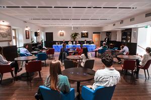 4_de_mit_adott_nekunk_a_politikatudomanyi_oktatas_konyvbemutato_2022-2