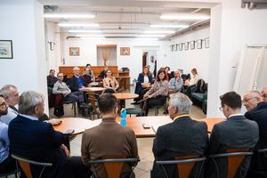 4_kinek_a_bekeje_dayton_30_ev_tavlatabol_2025-2