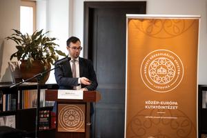 5_parhuzamos_narrativak_2026-2