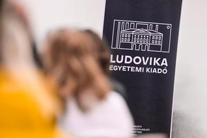 6_atalakulo_vilagrend_konyvbemutato_2024-2