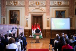 6_az_ut_a_pharrajimostol_a_corvin_kozig_2026-2