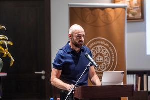 8_kozpontok_es_periferiak_nemzetek_es_kisebbsegek_2026-2