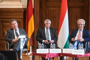 9_horst_telschnol_es_schmidt_scweizer_konyvbemutato_2025-2